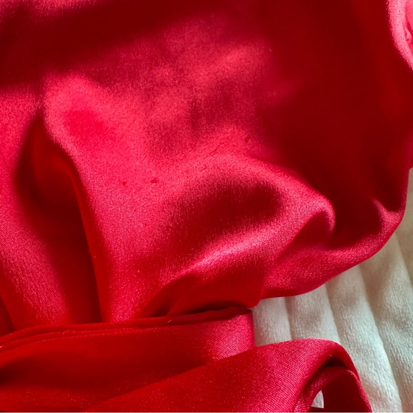 VS Red Satin Robe 2016 - Picture 5 of 5
